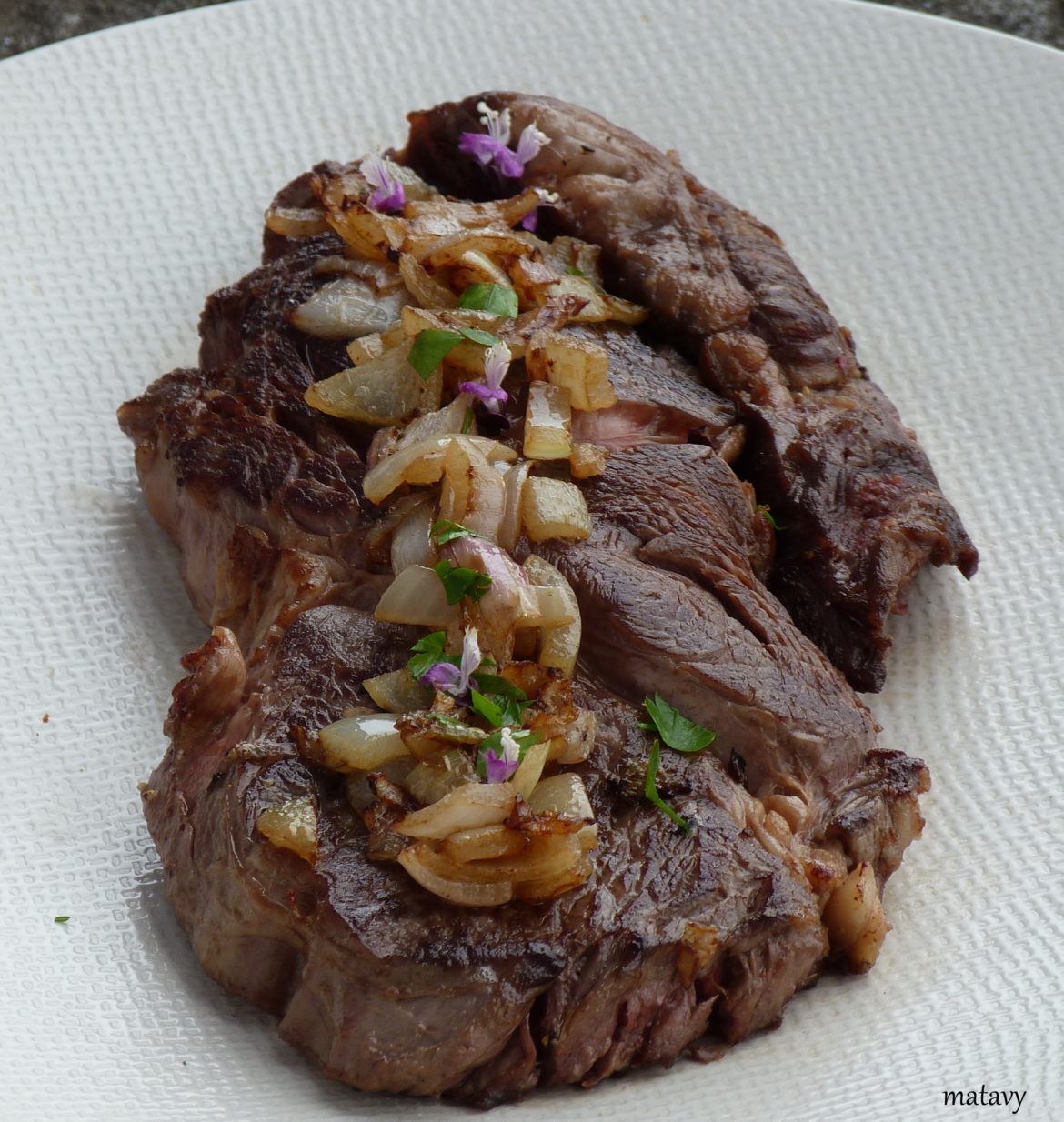 Entrecôte aux échalotes matavy